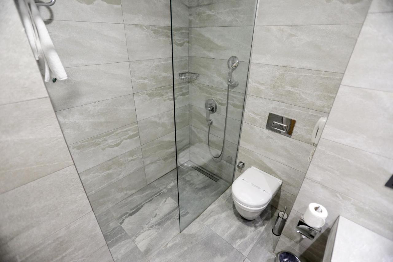 The Green Park ガズィアンテプ エクステリア 写真 A shower cubicle