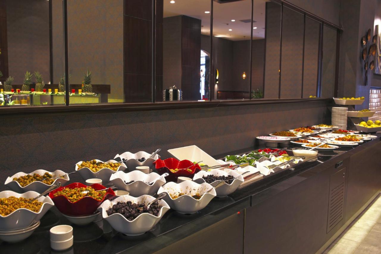 The Green Park ガズィアンテプ エクステリア 写真 A salad bar